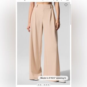 NEW WITH TAGS High-Waist Dreamscape Trouser (Regular) Macadamia